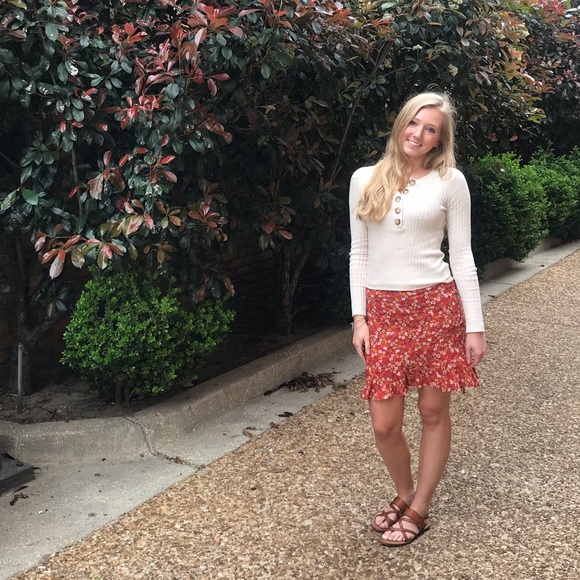 Profile Picture of Hannah Abts (@hannahabts) on Poshmark
