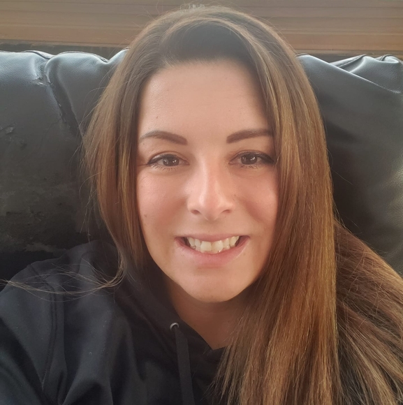 Profile Picture of Jillian Smith (@jmorin1073) on Poshmark