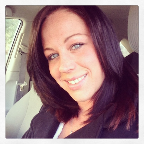 Andrea Bardon - Poshmark Profile Picture of Andrea Bardon (@conor0803) on Poshmark