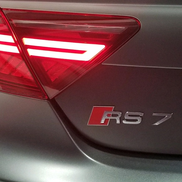 Profile Picture of Mike Mahoney (@mmmii98) on Poshmark