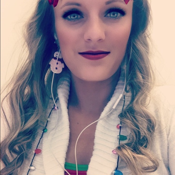 Profile Picture of Becky Melohn (@beckykate) on Poshmark