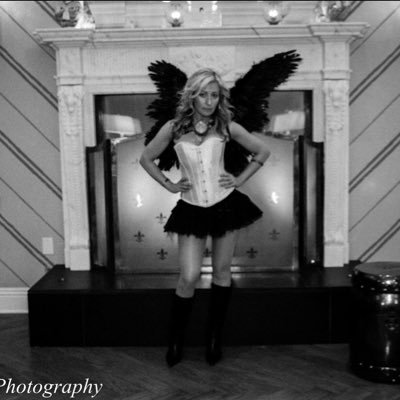 Profile Picture of SoundsByShelly.com (@DeeJayShelly) on Twitter