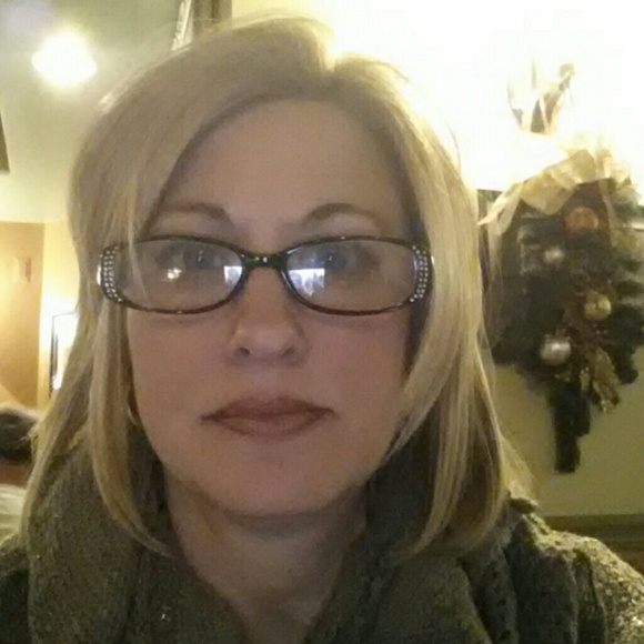 Profile Picture of Sally Ameel (@bil855) on Poshmark