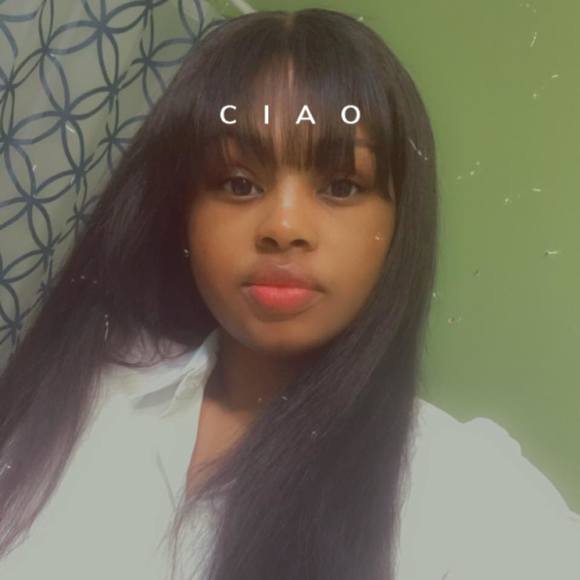 Profile Picture of Courtnee' Khalifa (@ckhalifa18) on Poshmark