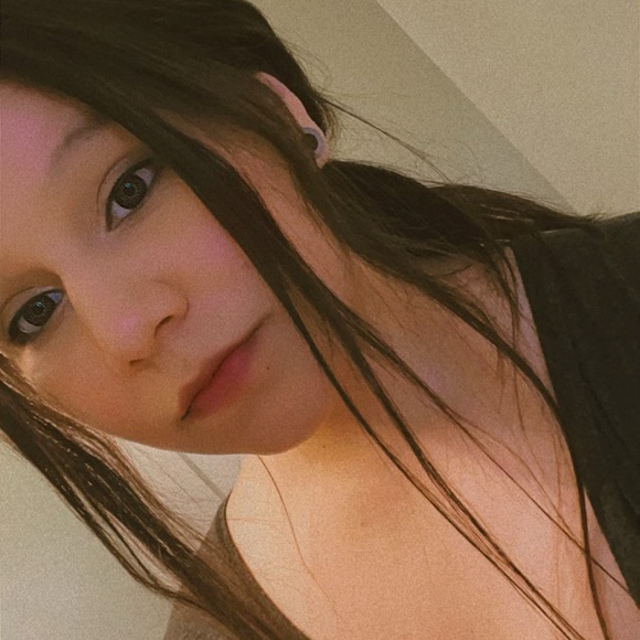 Profile Picture of Monica Sinclair (@monicasincla912) on Poshmark