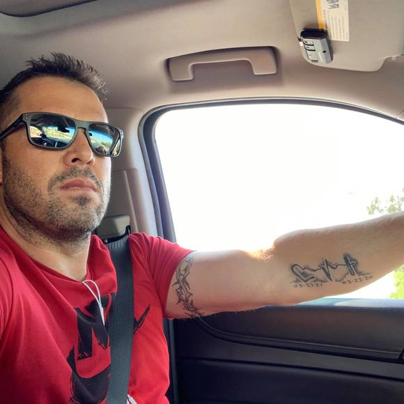 Profile Picture of Mario Velez (@mariuski_v79) on Poshmark