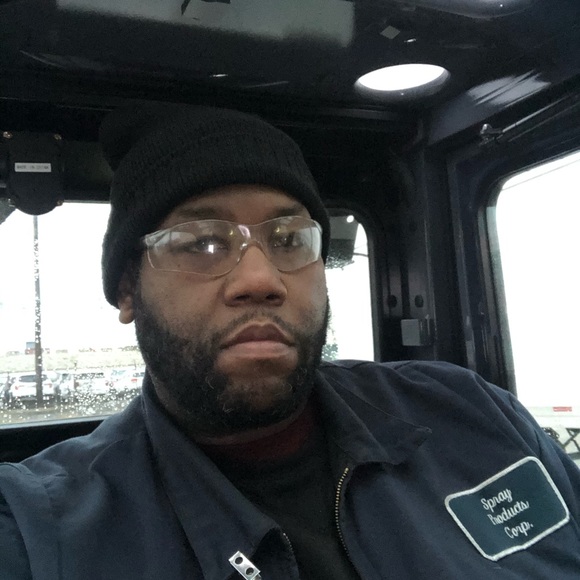 Profile Picture of David Lassiter (@dpl40) on Poshmark