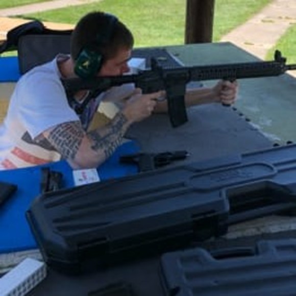 Profile Picture of Kyle Gossett (@turningitaround) on Poshmark