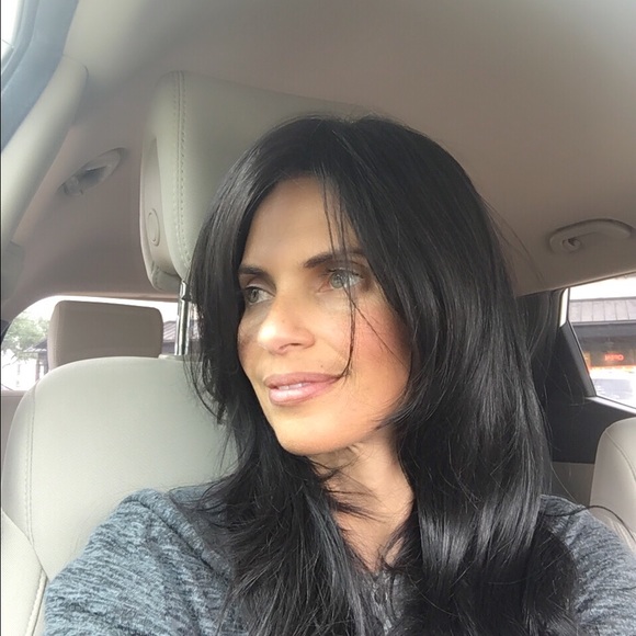 Profile Picture of Jenny Aloyo (@faloyo) on Poshmark