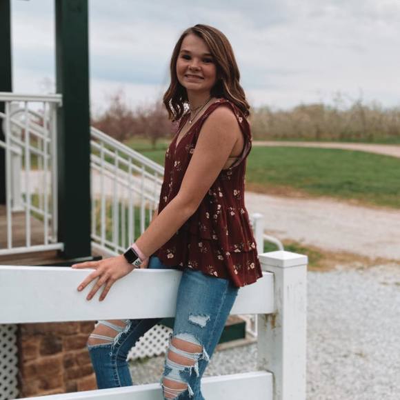 Profile Picture of Leah Baddick (@leahbaddick) on Poshmark