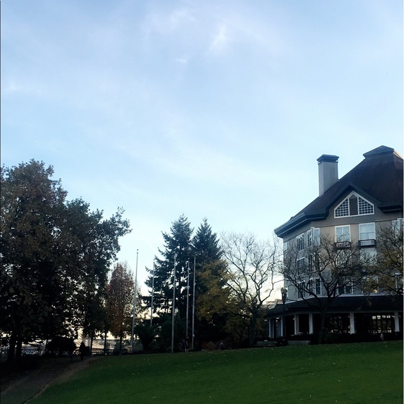 Profile Picture of Manar Ali (@mnor93) on Poshmark