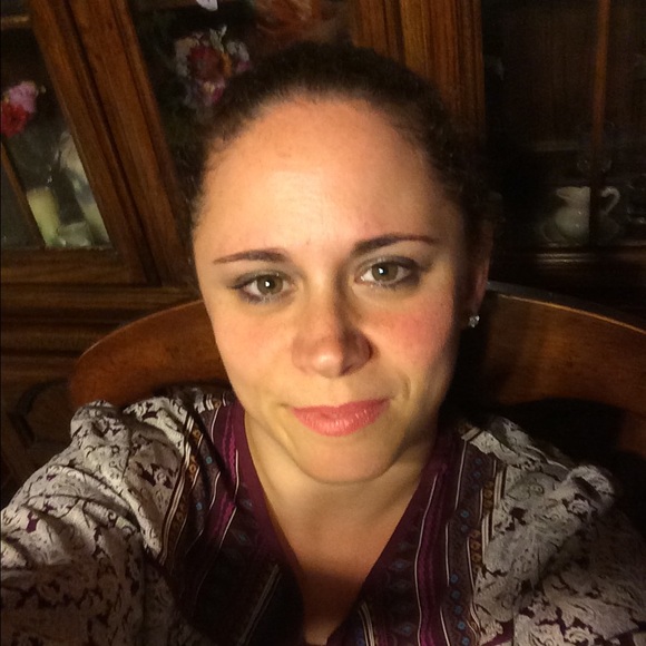 Profile Picture of Francine Parsons (@francine83) on Poshmark