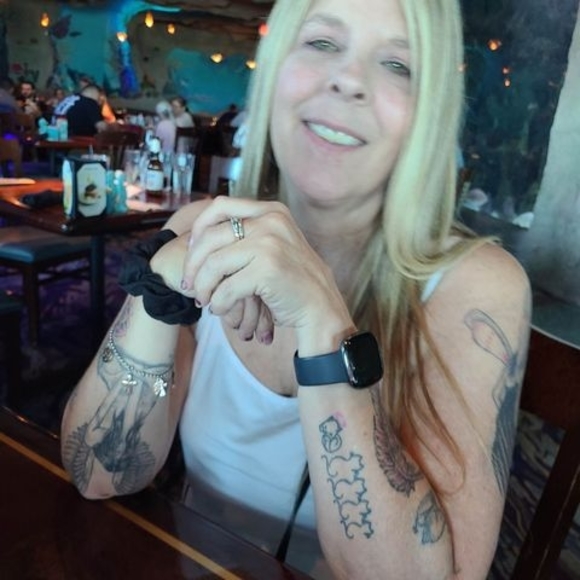 Profile Picture of Dawn Vandenberg (@dawnvandenberg) on Poshmark