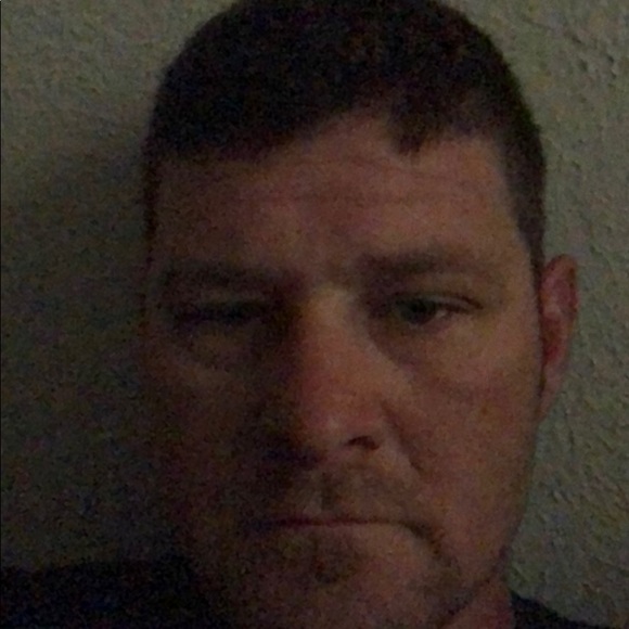 Profile Picture of Dustin Gossett (@dgossett1981) on Poshmark