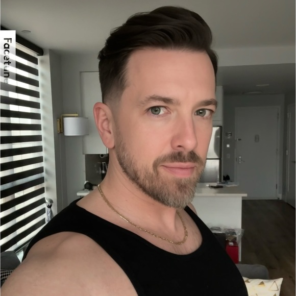 Profile Picture of Robbie Gryszkiewicz (@robbieg_nyc) on Poshmark