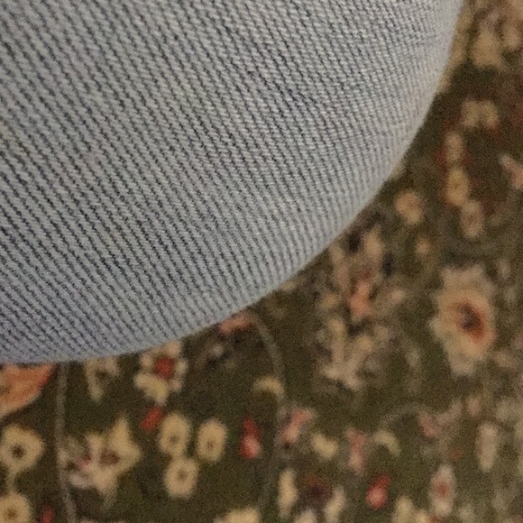 Profile Picture of Tuesday Crompton (@cro5376) on Poshmark