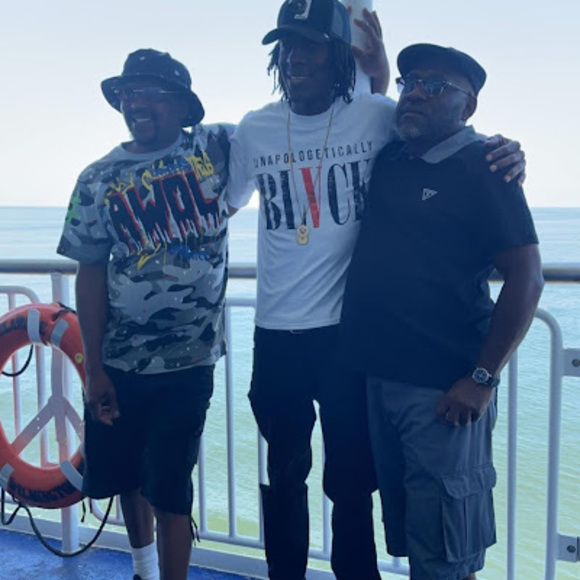 Profile Picture of Marwin Carey (@marwincarey) on Poshmark