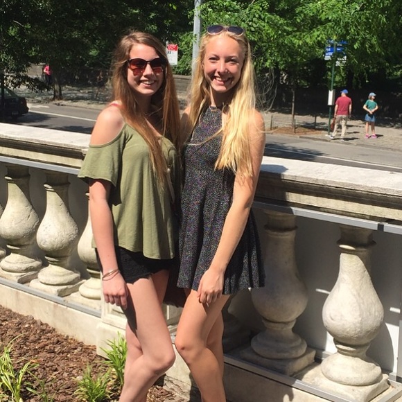 Profile Picture of Sydney Ploeger (@sydneybeach2) on Poshmark