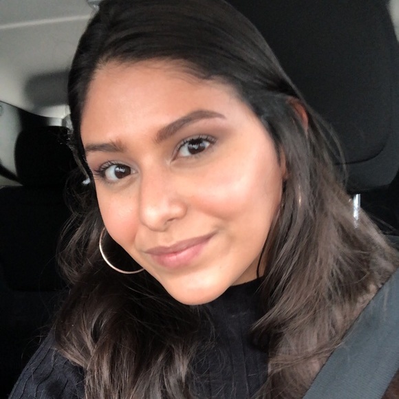 Profile Picture of Danielle Montoya (@daninicole36) on Poshmark