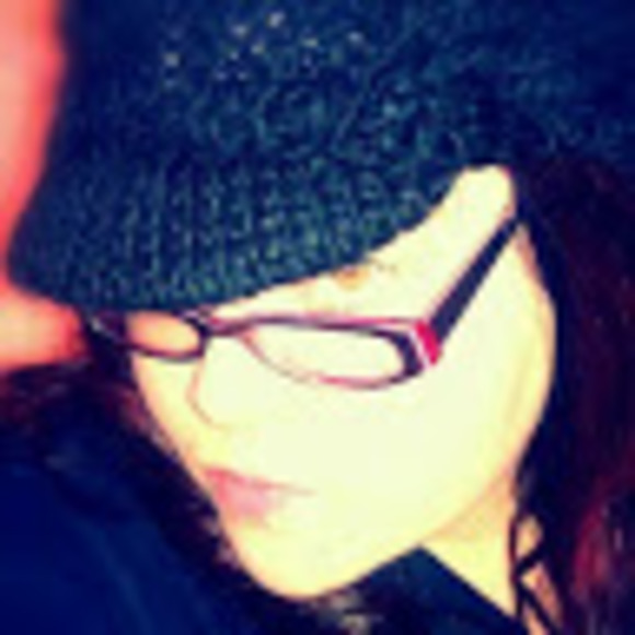 Profile Picture of Jamie Shrader (@jamie_shrader) on Poshmark