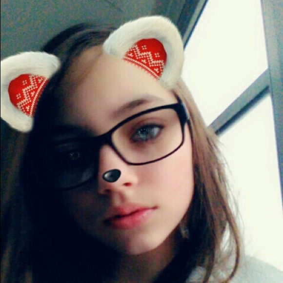 Profile Picture of Angelina Tolleson (@angelinatolle) on Poshmark