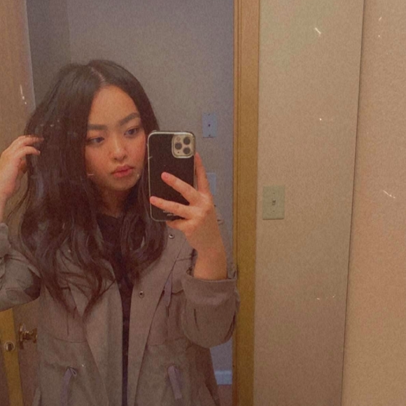Profile Picture of Nancy Vue (@nancyvue) on Poshmark
