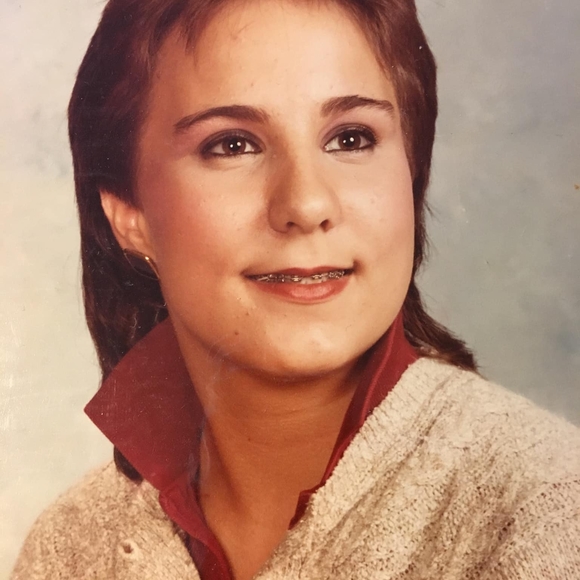 Profile Picture of Kim Sasser (@kimberlyvsasser) on Poshmark