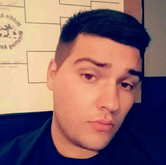 Profile Picture of Dustin Yoder (@15dyoder) on Poshmark