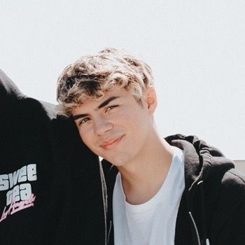 Profile Picture of julian (@juliansthirdleg) on Tiktok