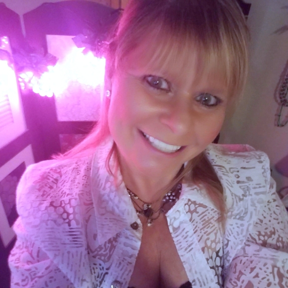 Profile Photo of Cindy Aldrich bly (@cindylea713) on Poshmark