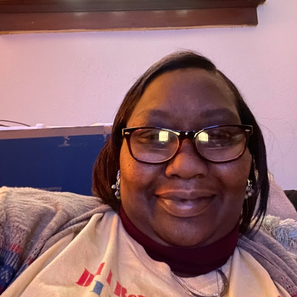 Profile Picture of Brenda Cogshell (@brendacogshell) on Poshmark