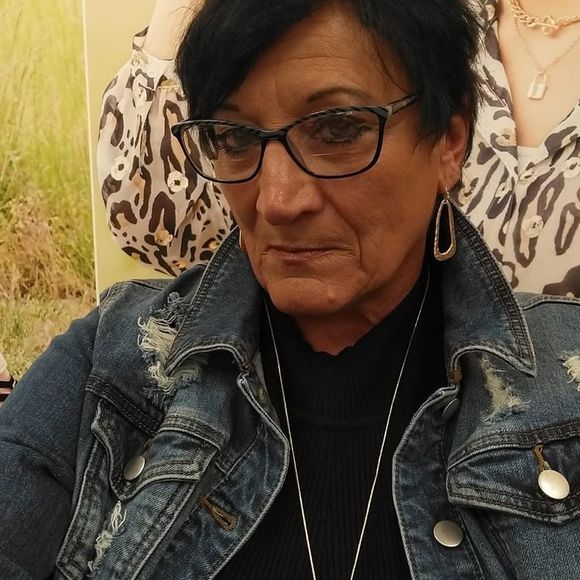 Profile Picture of Kathy Luthin (@kathyluthin) on Poshmark