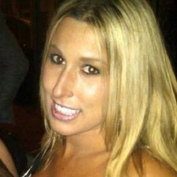 Profile Picture of Danielle Daniele (@danieled567) on Poshmark