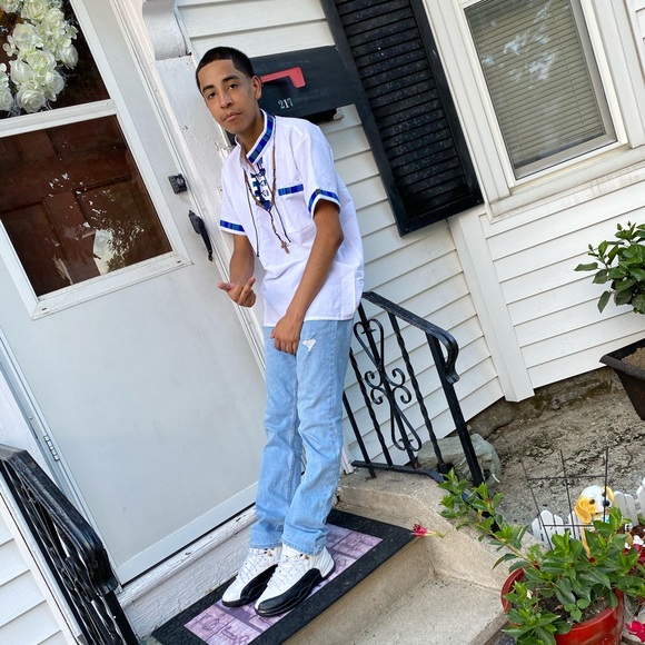 Profile Picture of Stephen Zapata (@stephen_zapata) on Poshmark