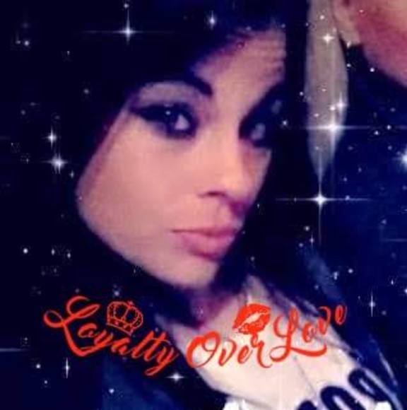 Profile Picture of Neverle Theundecisive (@neverlet) on Poshmark