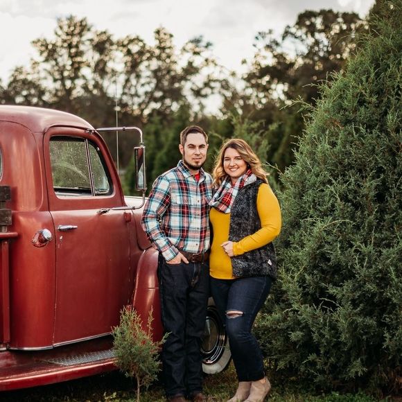 Profile Picture of Kalee Thompson (@kaleegail) on Poshmark