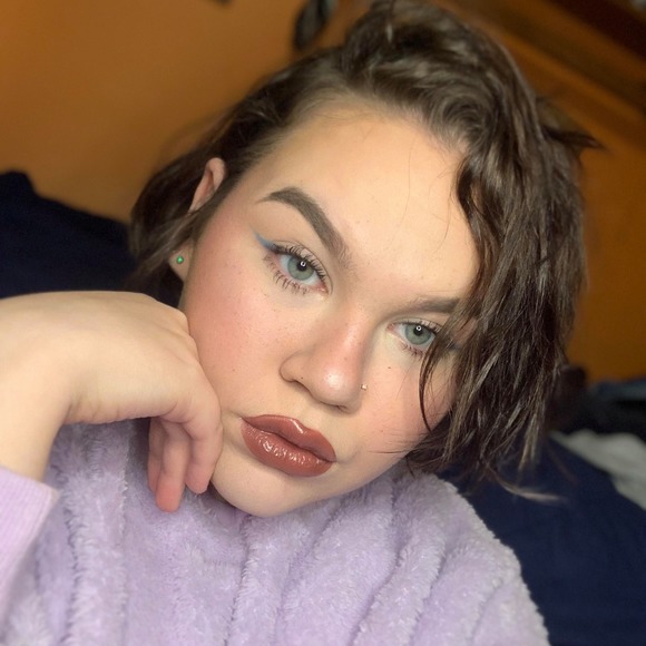 Cheyenne Britt - Poshmark Profile Picture of Cheyenne Britt (@cmonkey2013) on Poshmark