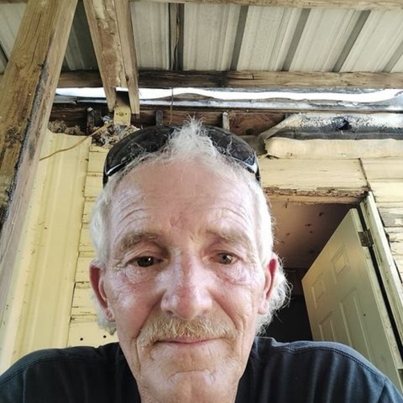 Profile Picture of Robert May (@mayrobert998) on Poshmark