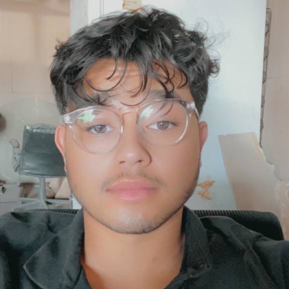 Profile Picture of Mario Saenz (@mariosaenz) on Poshmark