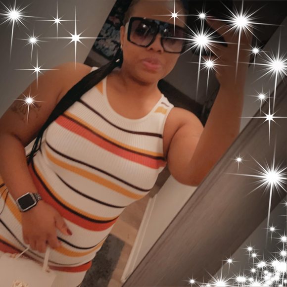 Profile Picture of Tina Mac (@tinamac746) on Poshmark