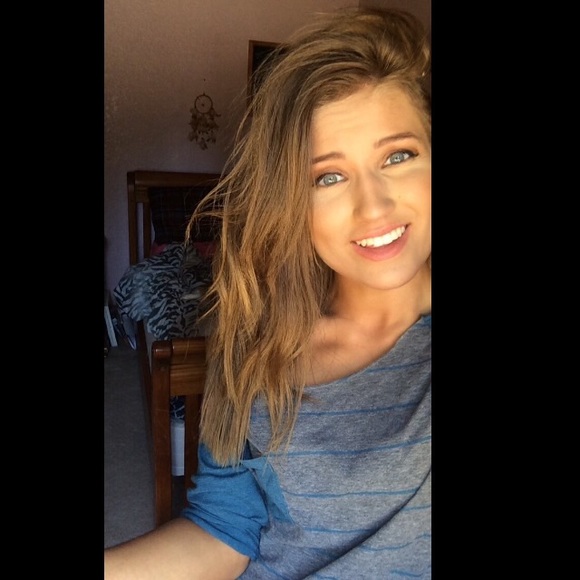 Profile Picture of Kaelin Williams (@kaelinj) on Poshmark