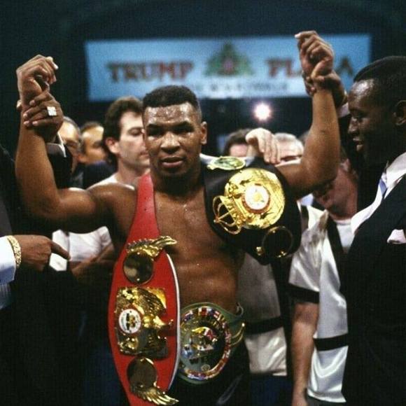 Profile Picture of Daniel Gispert (@donfinessing) on Poshmark