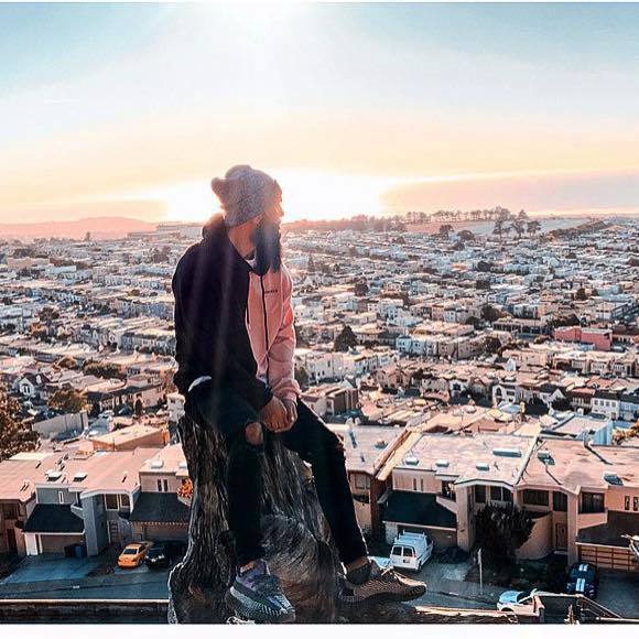 Profile Picture of Naz Hussaini (@nazhussaini) on Poshmark