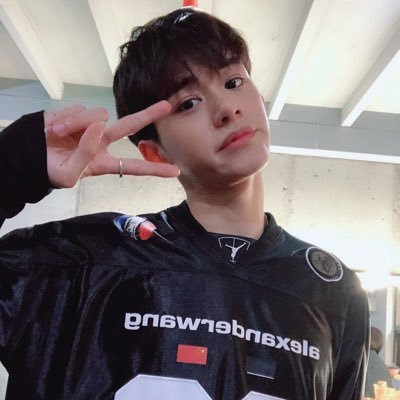 Profile Picture of Henry Huang (@sincereIyHH) on Twitter