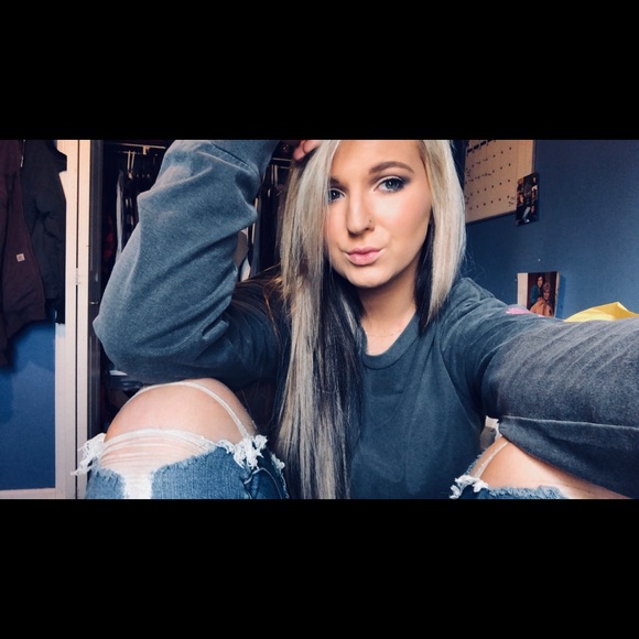 Profile Picture of Allison Goff (@_allyyson_) on Poshmark