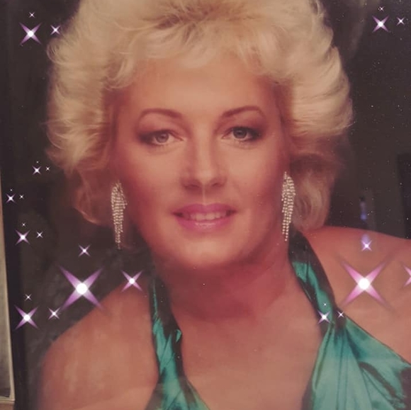 Profile Picture of Beverly Smith (@beverlysmith176) on Poshmark