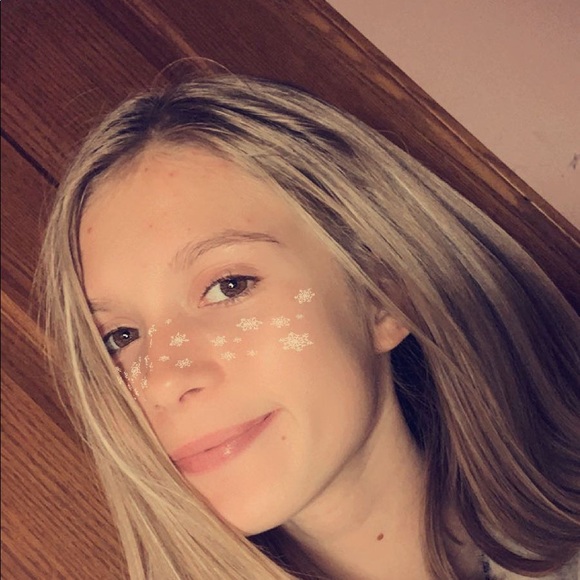 Elizabeth Lavinder - Poshmark Profile Picture of Elizabeth Lavinder (@elavinder) on Poshmark