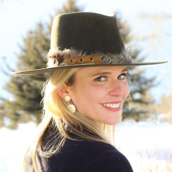 Profile Picture of Eden Morris (@gardenofeden_15) on Poshmark