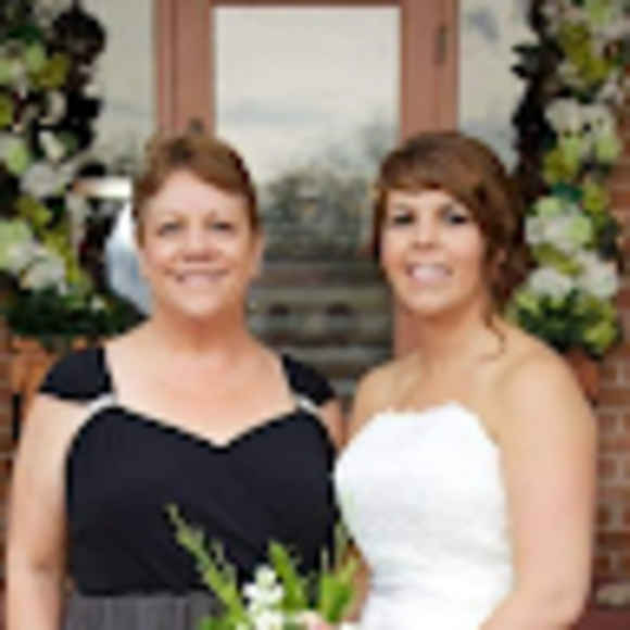 Profile Picture of Julie Makus (@jhthumbtzen) on Poshmark