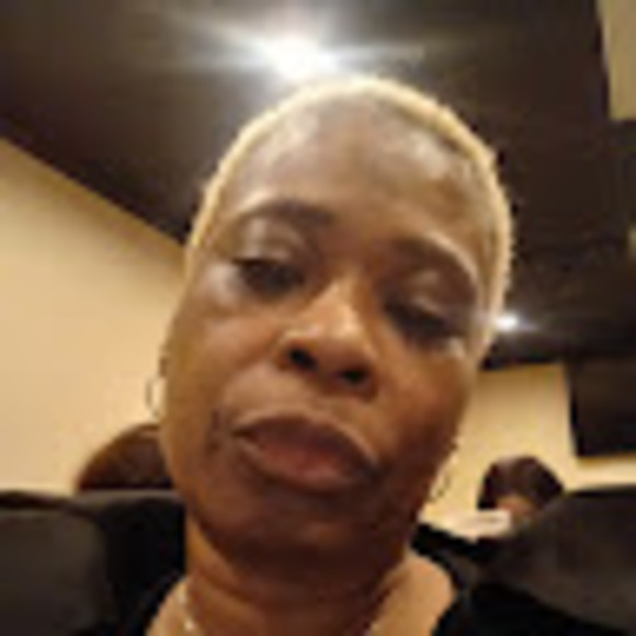 Profile Picture of Bianca Holiness (@biancaholiness) on Poshmark